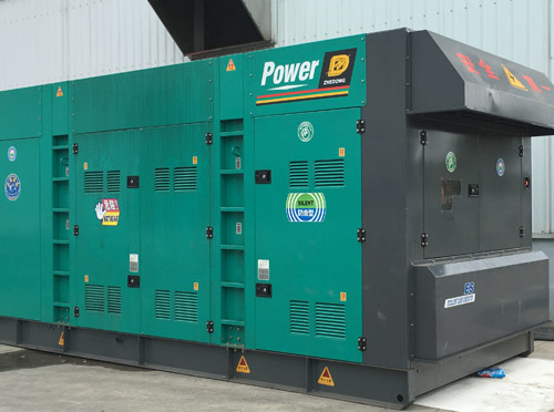 山根镇升级发电机组的过程中需要注意哪些安全事项？